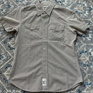 Ruehl Farmer Style button down shirt with mother of pearl buttons